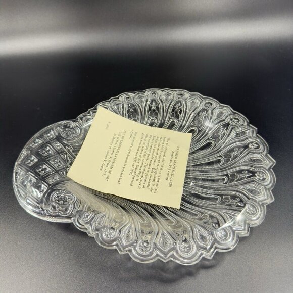 Metropolitan Museum of Art Glass Sandwich Hairpin Shell Dish Clear Pressed Glass - Picture 6 of 16